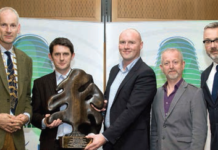 GARETH DALZELL (PRESIDENT ALCI); EOIN RYAN & PADDY DALY (INSPIRE LANDSCAPE, WINNERS OF THE BOG OAK TROPHY 2015 FOR OVERALL BEST ENTRY) WITH FEARGUS MCGARVEY (MITCHELL & ASSOCIATES) AND ALAN JONES (ALAN JONES ARCHITECTS)