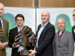 GARETH DALZELL (PRESIDENT ALCI); EOIN RYAN & PADDY DALY (INSPIRE LANDSCAPE, WINNERS OF THE BOG OAK TROPHY 2015 FOR OVERALL BEST ENTRY) WITH FEARGUS MCGARVEY (MITCHELL & ASSOCIATES) AND ALAN JONES (ALAN JONES ARCHITECTS)