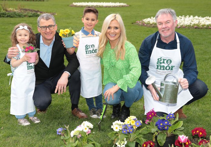 Amy Dempsey aged 4 and Gianluca Bux aged 5 with Michal Slawski (Bord Bia), Karen Koster and Super Garden Judge and face of Bloom Festival Gary Graham as they celebrate the arrival of Spring and the launch of GroMor 2019 - encouraging everyone to visit their local garden centres and nurseries, buy Irish plants and get growing! Mari O'Leary O'Leary PR marioleary@olearypr.ie 01 6789888