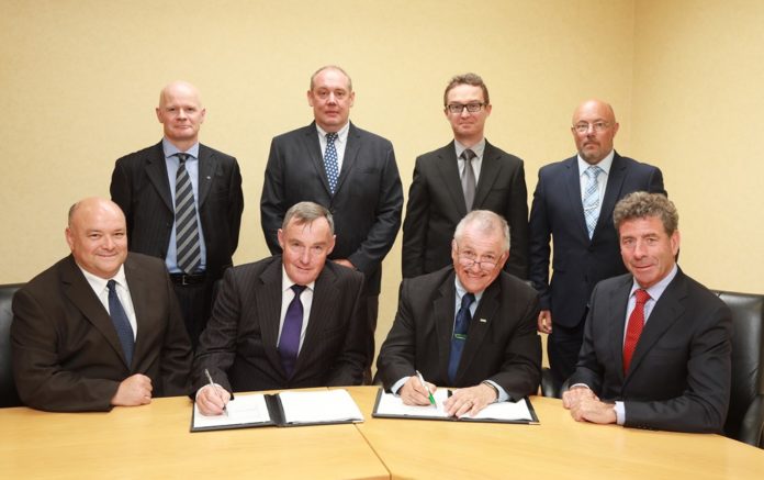 Today, IPM Potato Group Ltd and Teagasc signed a new fifteen year agreement in Oak Park, Carlow. Pictured (Front Row) were: Marcel De Sousa, IPM Director; Ian Ireland; Managing Director, Donegal Investment Group; Gerry Boyle, Teagasc Director; Liam Herlihy, Teagasc Chairman; (Back Row) were: Colm McDonnell, R&D Manager, IPM; Denis Griffin, Potato breeder, Crops Science Department, Teagasc; Sean Mulvany, Head of Technology Transfer, Teagasc and John Spink, Head of Crops Environment and Land Use, Teagasc.