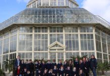 Pictured at the Botanical Gardens for the prize of Agri Aware’s 2019 Incredible Edibles project is 3rd and 4th class of St. Oliver Plunkett’s, KIllina, Co. Kildare with teacher and principle Dominic Tyrrell and Agri Aware Project Manager Kalyn Arias. The students got to explore the grounds, dig in to a planting workshop, and receive new seeds to bring back to their school. The school also received a sun bubble greenhouse for their own school garden as part of their prize. Visit www.incredibleedibles.ie to register today!