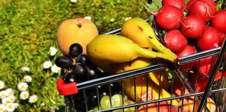 Shopping cart with fruits